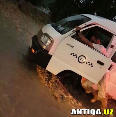 Foto: Suv ostida qolgan Andijon ko‘chalari